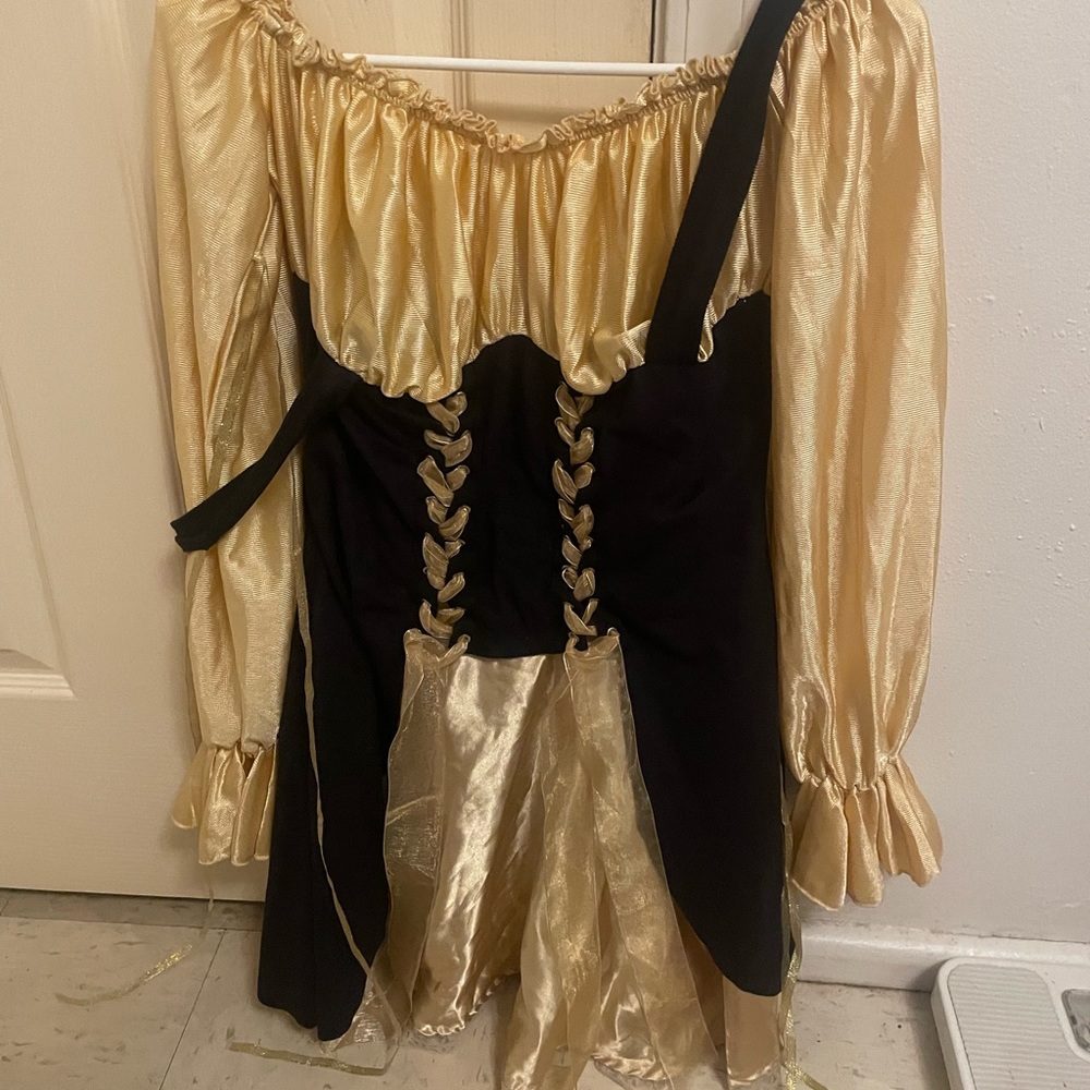 PIRATE COSTUME